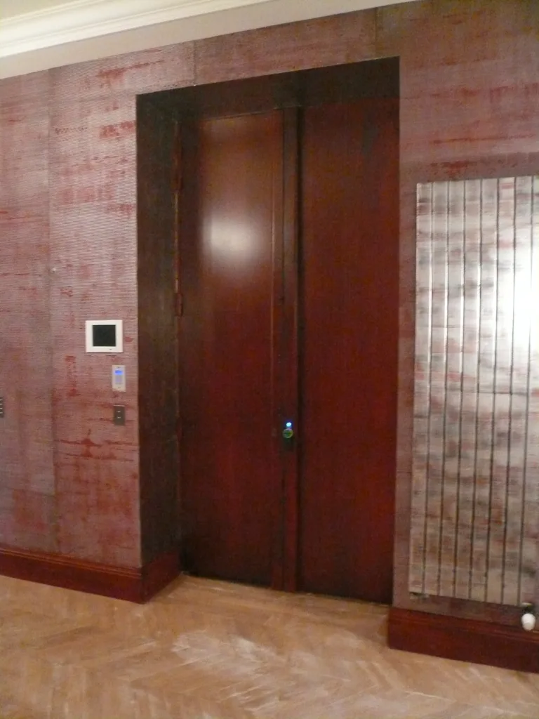 Platine de commande de l'entrée d'immeuble sécurisée